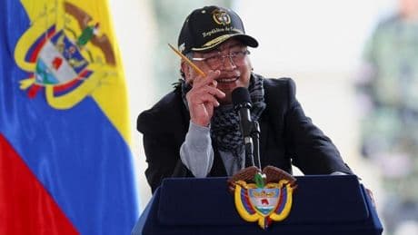 Llueven las críticas sobre Petro por llamar «HP» al presidente del Senado