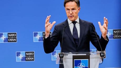 Sicherheitspolitik: Nato-Chef: Russland denkt über Atomwaffen im Weltall nach