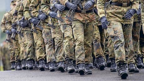 Bundeswehr | »Veteranentag«: Befehl, Gehorsam und Bussi