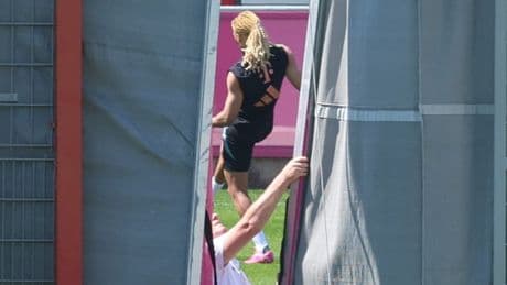 Erkennen Sie ihn? - Bayern-Star plötzlich komplett blond!