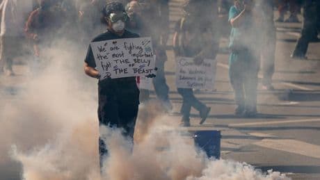 Una jueza de Estados Unidos prohíbe a la Administración Trump arrestar a migrantes en California por su perfil racial