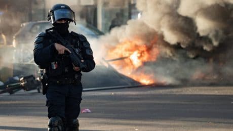 Frankreich: Proteste und Ausschreitungen eskalieren – 200 Festnahmen