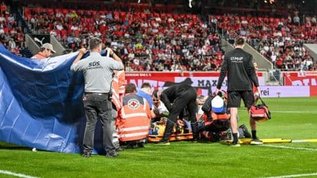 Mitspieler leisten Erste Hilfe – Sorgen um Heidenheims Torwart