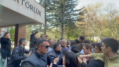 Okul idaresinin kararıyla susturulmak isteniyoruz