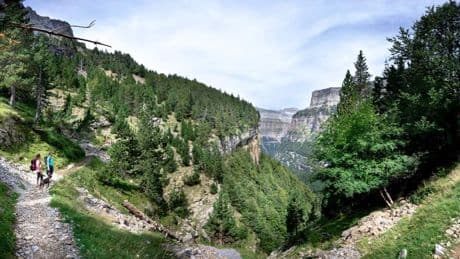 Esta ruta del pirineo aragonés cuenta con un impresionante recorrido entre cascadas