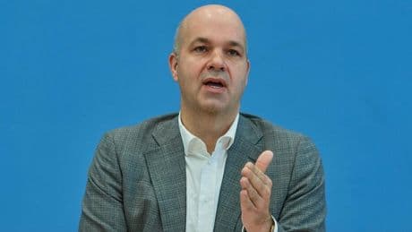 Sozialpolitik: DIW-Chef fordert verpflichtendes soziales Jahr für Rentner