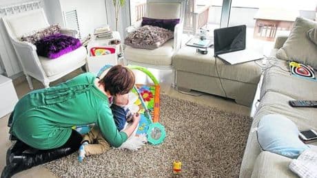 La situación de pareja es más determinante que el empleo a la hora de tener o no hijos