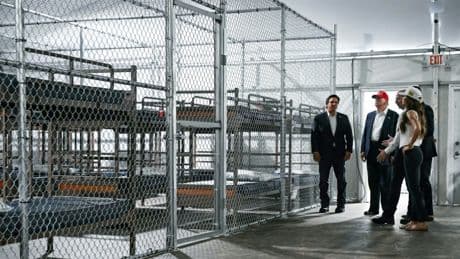 Donald Trump visite "l'Alcatraz des alligators", centre de rétention pour migrants en Floride