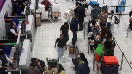 Caos voli in Gran Bretagna: controllo aereo in tilt