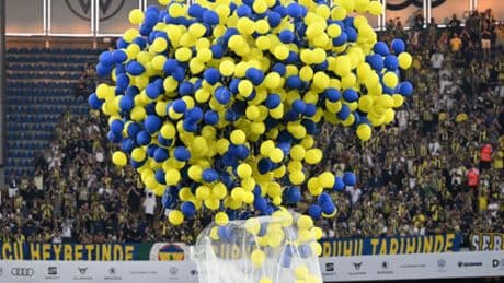 1907 balon Duygu Özdin için gökyüzünde