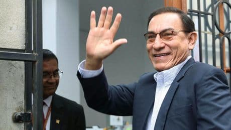 Un juez envía a prisión al expresidente de Perú Martín Vizcarra por recibir sobornos cuando era gobernador