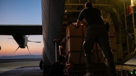 Eerste beetje voedselhulp in Gaza gedropt door Israël, hulporganisaties kritisch