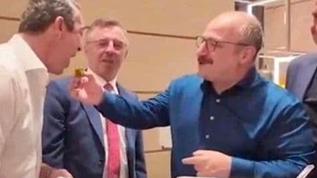 Mustafa Varank, Ali Koç'a okunmuş baklava yedirdi