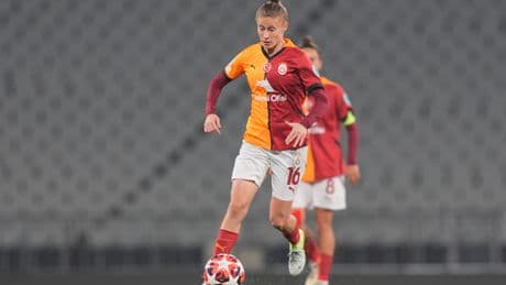 Ebru Topçu, Galatasaray'da kalacak