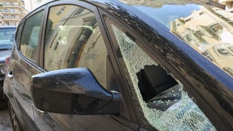 Mann steigt in eigenes Auto ein und fährt weg: Dann klicken die Handschellen