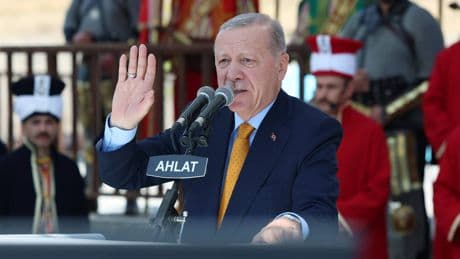 Yine Türk-Kürt-Arap vurgusu yaptı... Erdoğan'dan Ahlat'ta dikkat çeken 'süreç' mesajı: 'Artık son düzlükteyiz'