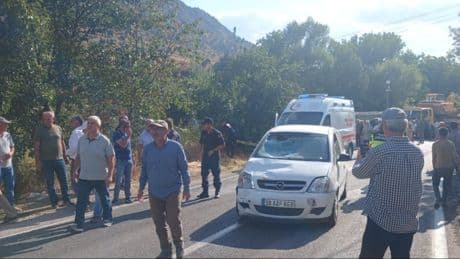 Kahramanmaraş'ta otomobil kalabalığın arasına daldı: 1 ölü, 2’si ağır 4 yaralı