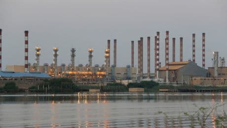 Angriff auf Iran: Was durch einen höheren Ölpreis droht