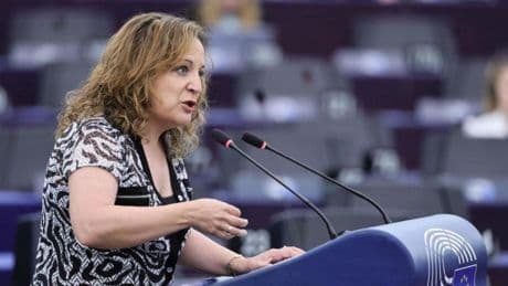 Sólo los socialistas, liderados por la 'sanchista' Iratxe García, rechazan reunirse con fiscales y jueces españoles en Estrasburgo
