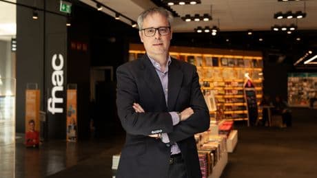 El director general de Fnac que desconecta a los mandos un ultraligero