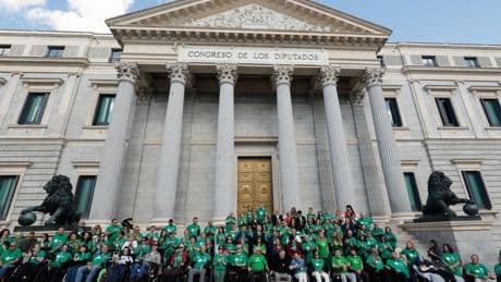 Sanidad dará 10 millones para pagar cuidadores 24 horas a los enfermos de ELA más graves