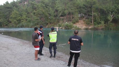 Irmağa giren genç boğuldu