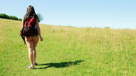 L’activité cartonne chez les naturistes : connaissez-vous la randonue ?
