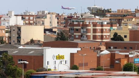 Un julio de récord con 5,5 millones de pasajeros pone presión a la ampliación del aeropuerto de Barcelona