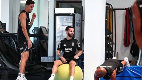 Beşiktaş, günün ikinci antrenmanını salonda yaptı