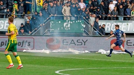 Telstar in halve finale play-offs: wedstrijd definitief gestaakt na ongeregeldheden ADO-fans