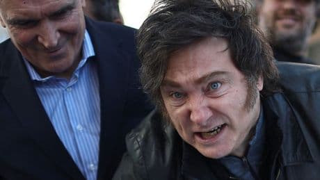 Argentinien: Milei bei Wahlkampftour mit Steinen beworfen