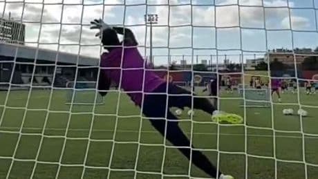 El Barça exhibe cómo empieza el curso el renovado Szczesny