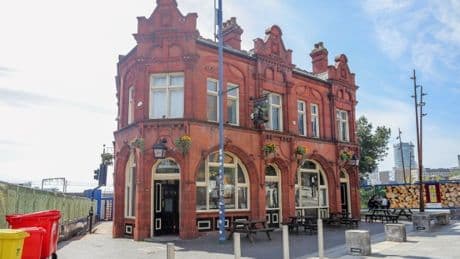 How a 128-year-old pub has survived a £570,000,000 train station upgrade