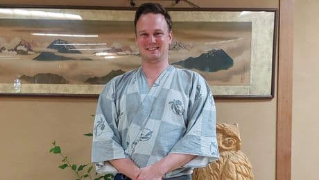 Olaf (43) helpt Japan aan stroom met drijvende zonnepanelen: ’Het vertrouwen moet je hier echt verdienen’