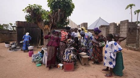 Linchan y prenden fuego a una mujer en Nigeria tras acusarla de blasfemar contra el islam