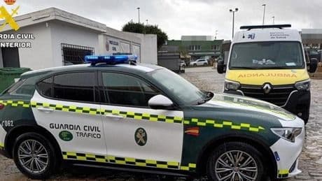 Un conductor de ambulancia para a desayunar churros 20 minutos con un enfermo a bordo