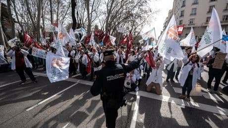 Los médicos convocan una huelga nacional: &quot;No vamos a parar hasta tener un Estatuto Marco propio&quot;