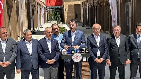 Bakan Kurum'dan Özgür Özel'e tepki: İftiraları saygısızlıktır