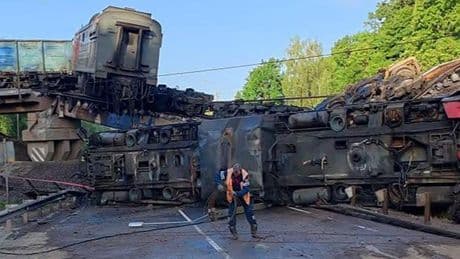 Rusya'da arka arkaya tren kazaları: Köprüler çöktü, en az 7 kişi yaşamını yitirdi! Onlarca kişi hastaneye kaldırıldı