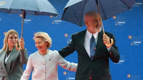 Von der Leyen anticipa nuevas sanciones a Rusia centradas en los bancos y el petróleo