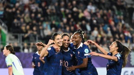 Oranje Leeuwinnen stap dichter bij EK-exit door zege Frankrijk op Wales