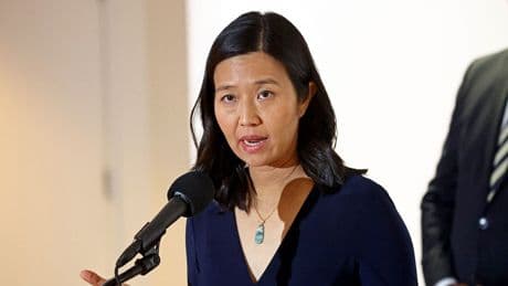 Mayor of sanctuary city advances to November election amid ICE crackdown resistance