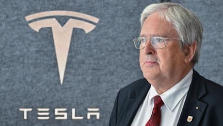 Jörg Steinbach: „Mr. Tesla“ muss als Berater aussetzen