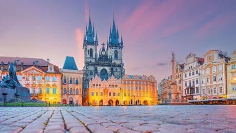 Tourists who's visited every country in the world names 10 best cities - he's been to 700