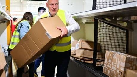 Paketversand: Kai Wegner spricht sich für 20-Kilo-Grenze bei Paketen aus