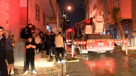 İstanbul'da 7 katlı binanın çatısı alev alev yandı, o iddia gündem oldu