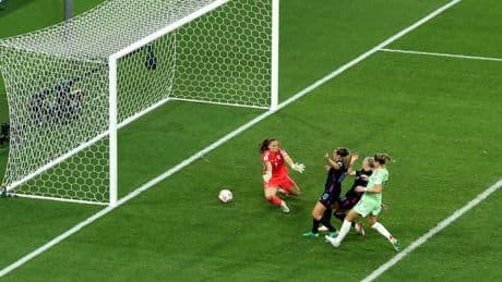 <p>La sfortuna e un rigore inventato eliminano l'Italia: in finale all'Europeo ci va l'Inghilterra</p>