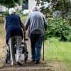 Lebenshilfe-Forschung: Anders gehen bei Knie-Arthrose könnte helfen