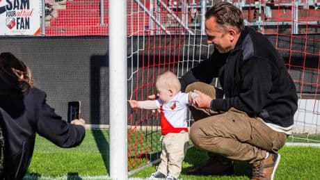 Fans mogen heilige gras van FC Utrecht op: ’Hij wilde voetballen hier, dus dit is het moment’