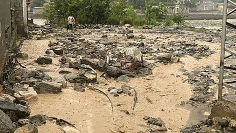 Pakistan’da onarım çalışması facia ile bitti: Heyelan 15 kişiyi yuttu